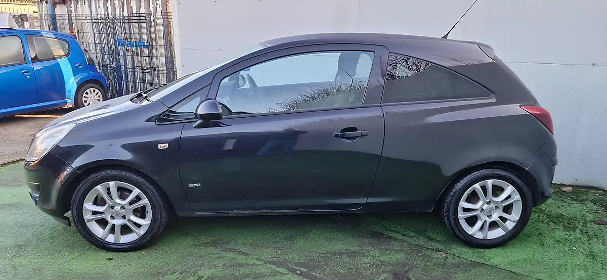Used 2009 Vauxhall Corsa Sxi Black - Interior and Exterior details 6