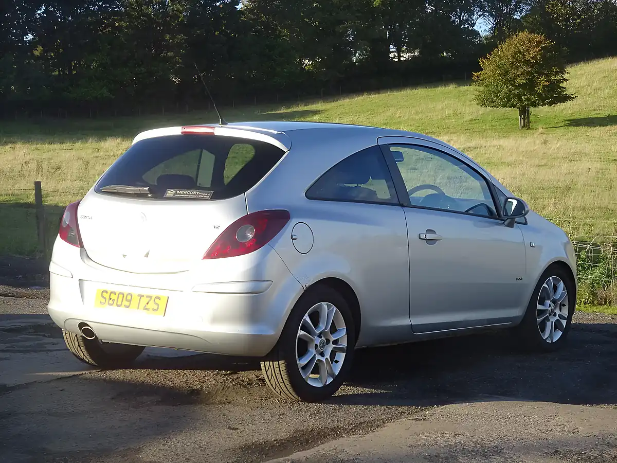 Used 2009 Vauxhall Corsa Sxi Silver - Interior and Exterior details 10