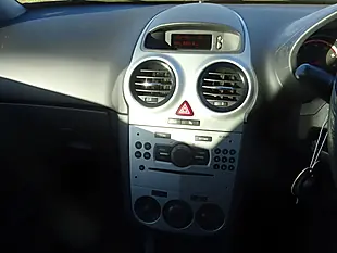 Used 2009 Vauxhall Corsa Sxi Silver - Interior and Exterior details 11