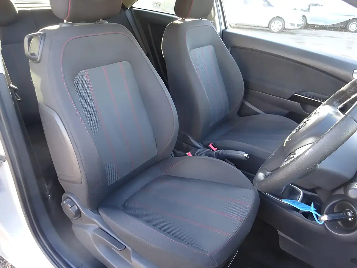 Used 2009 Vauxhall Corsa Sxi Silver - Interior and Exterior details 13