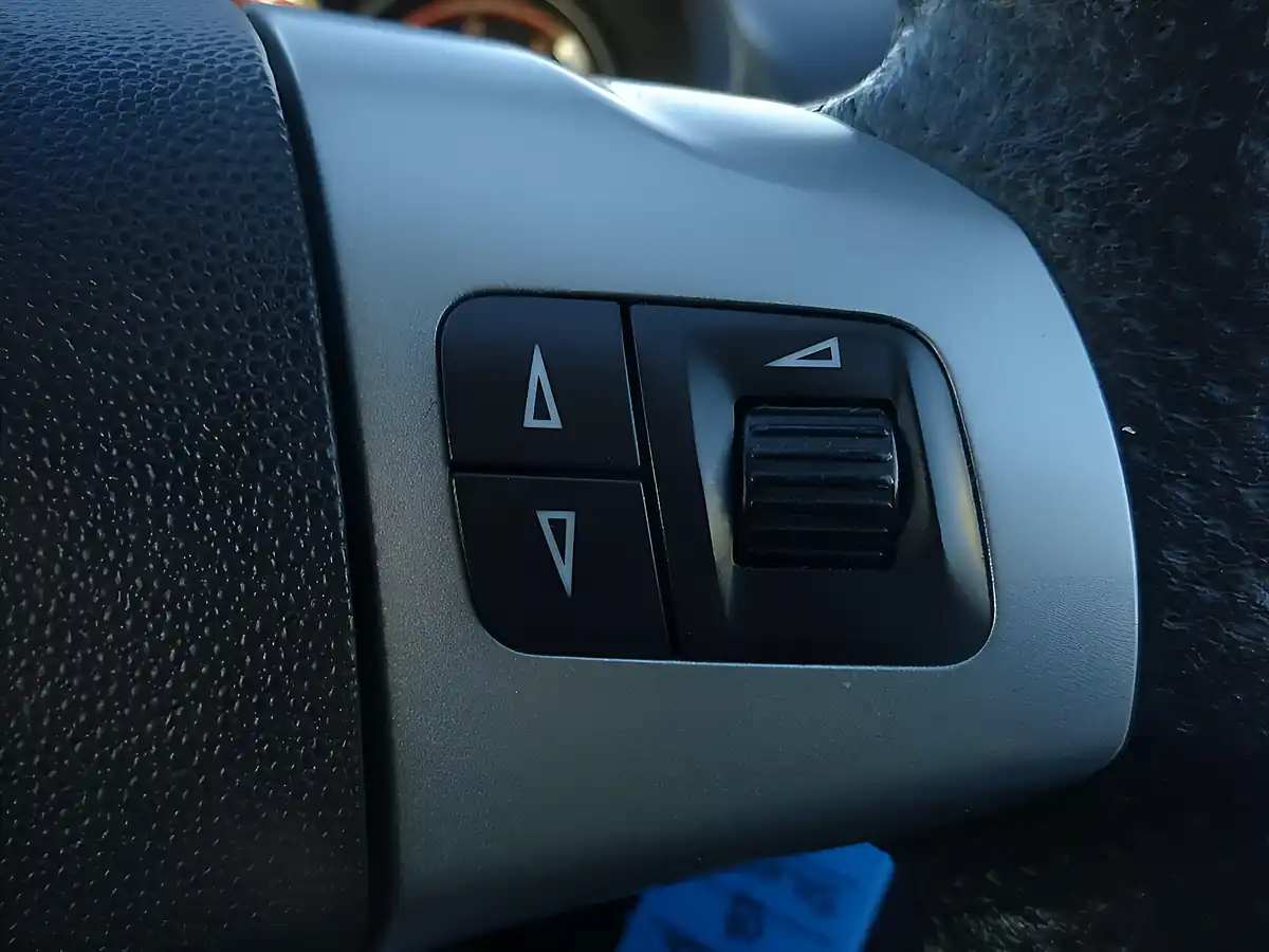 Used 2009 Vauxhall Corsa Sxi Silver - Interior and Exterior details 15