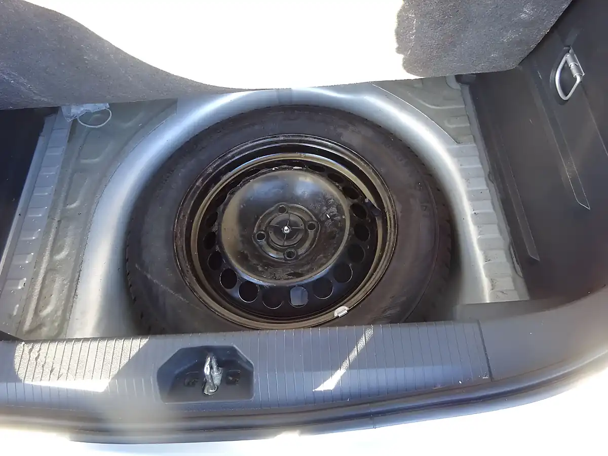 Used 2009 Vauxhall Corsa Sxi Silver - Interior and Exterior details 17