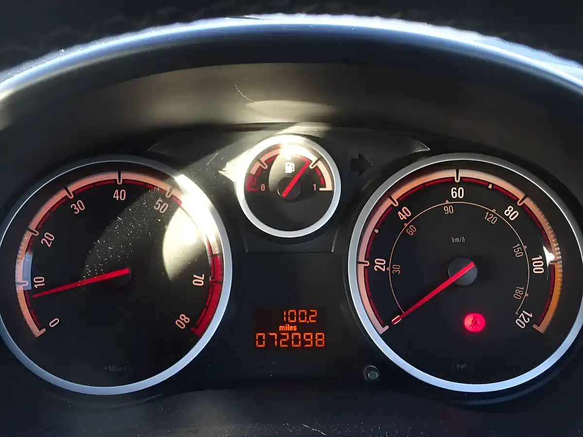 Used 2009 Vauxhall Corsa Sxi Silver - Interior and Exterior details 18