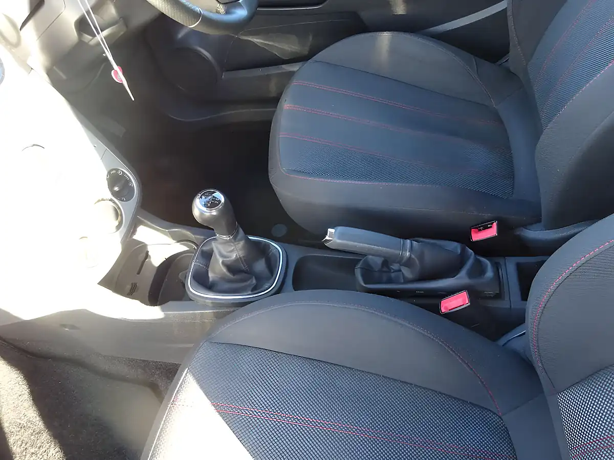 Used 2009 Vauxhall Corsa Sxi Silver - Interior and Exterior details 19