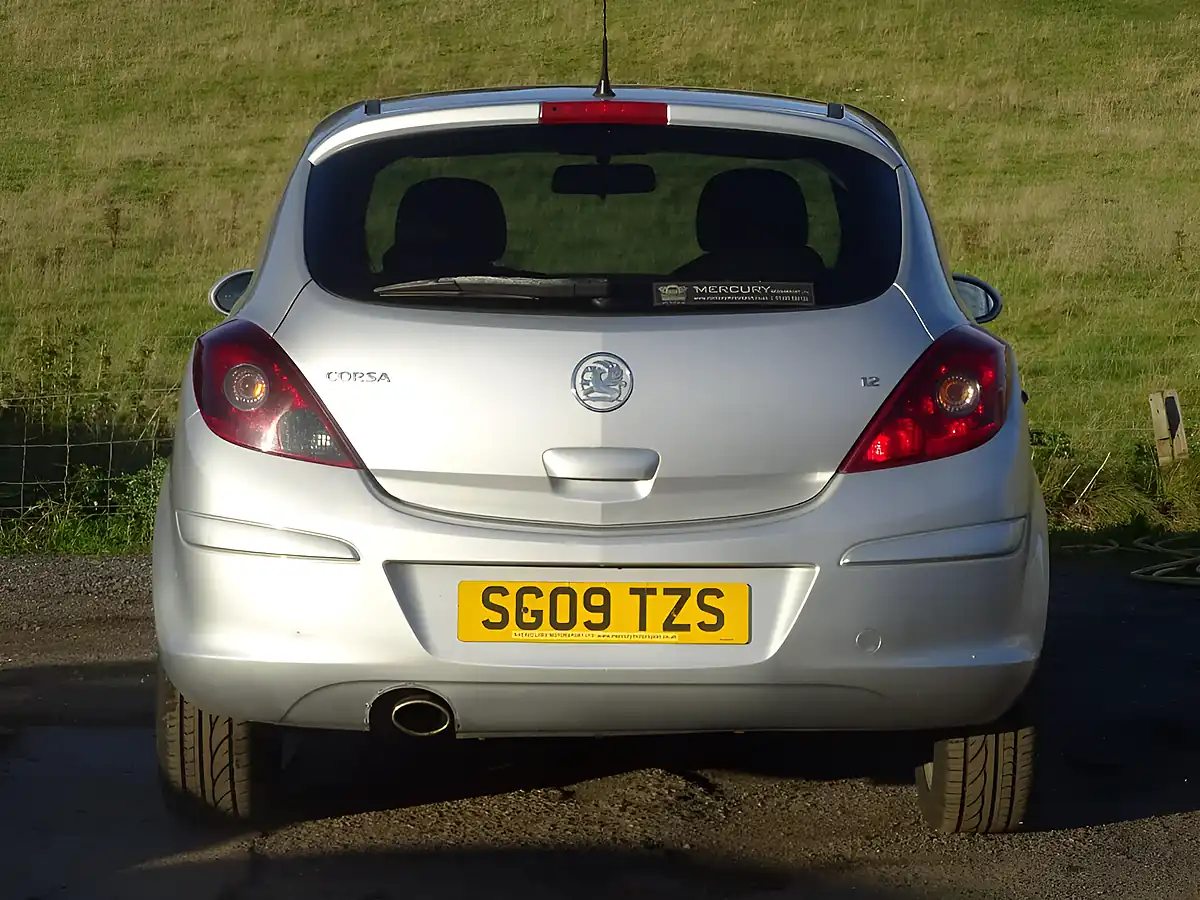 Used 2009 Vauxhall Corsa Sxi Silver - Interior and Exterior details 4