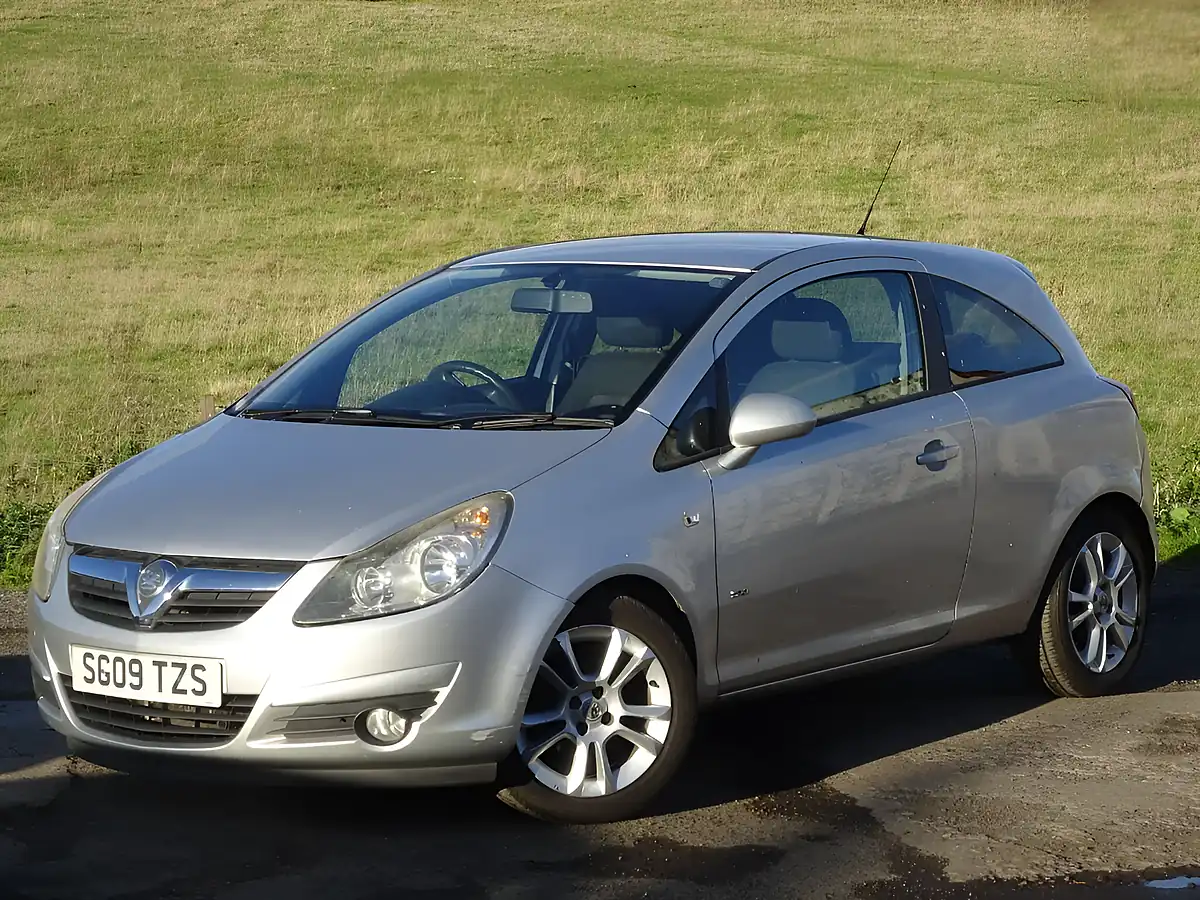 Used 2009 Vauxhall Corsa Sxi Silver - Interior and Exterior details 6