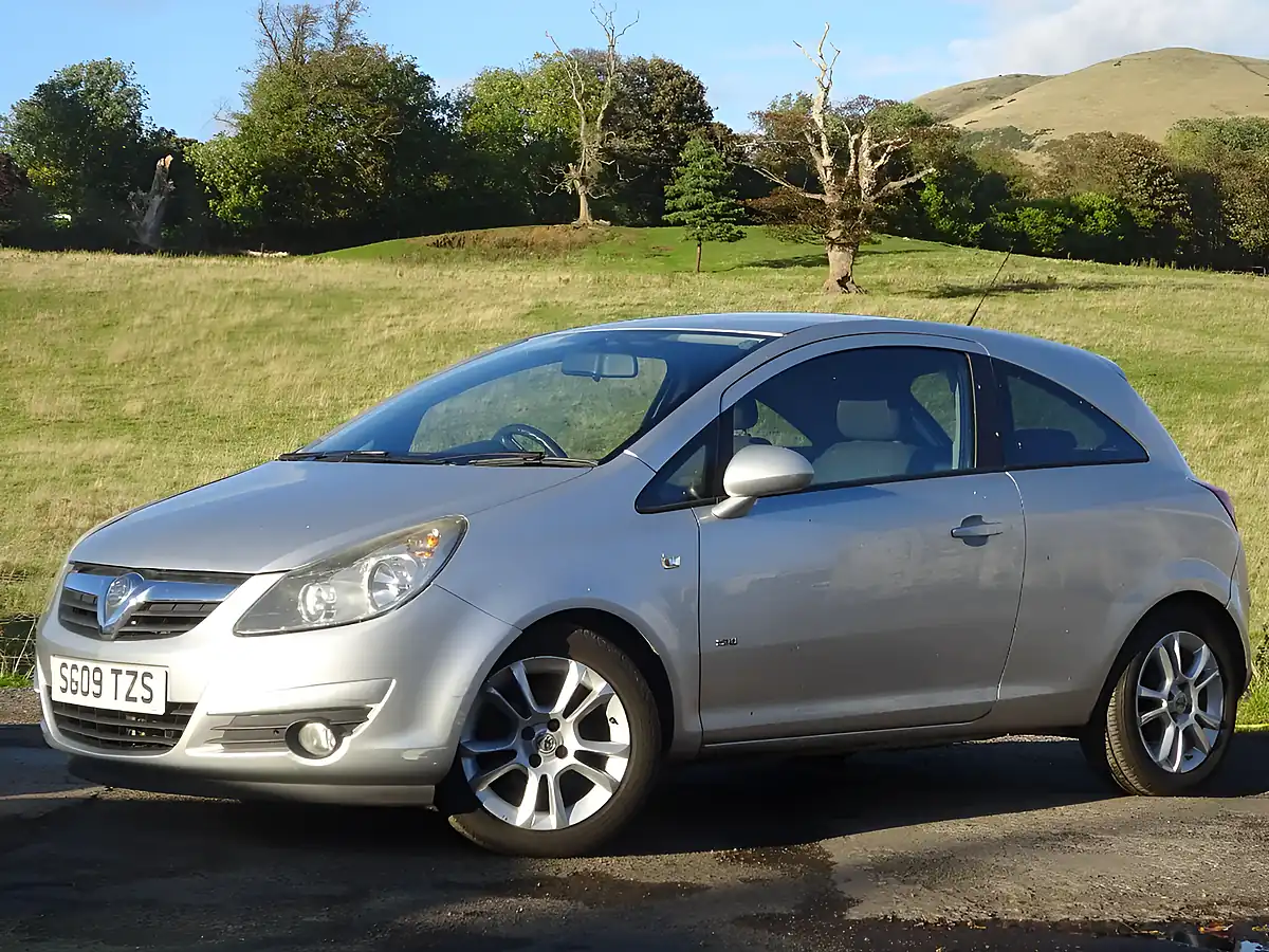 Used 2009 Vauxhall Corsa Sxi Silver - Interior and Exterior details 7