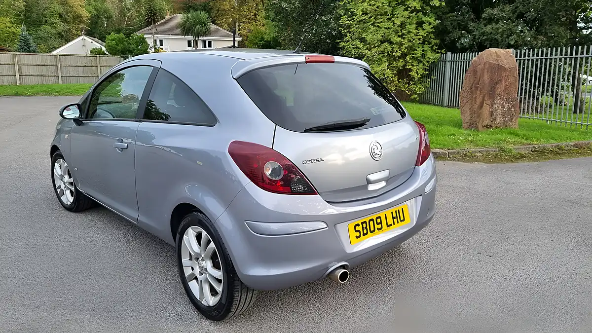 Used 2009 Vauxhall Corsa Sxi Silver - Interior and Exterior details 2