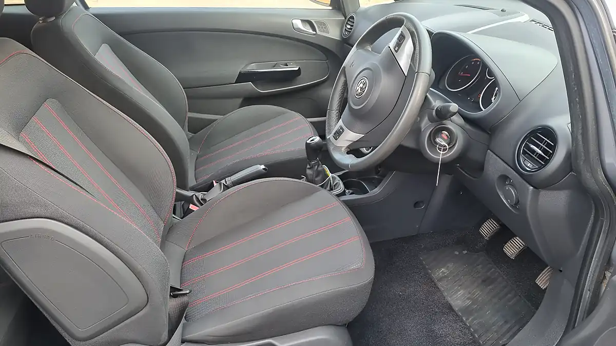 Used 2009 Vauxhall Corsa Sxi Silver - Interior and Exterior details 5