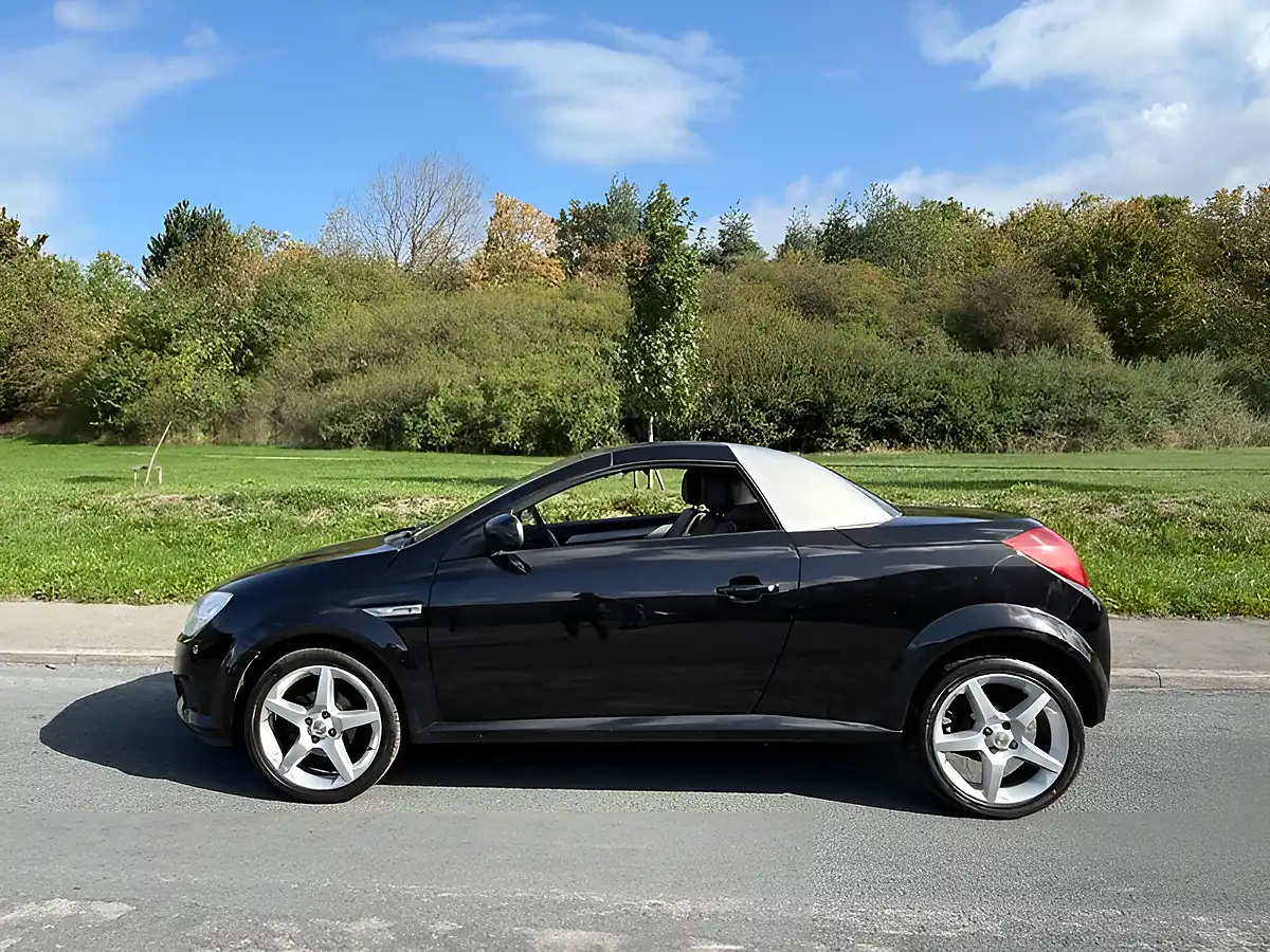 Used 2009 Vauxhall Tigra Exclusiv Black - Interior and Exterior details 10