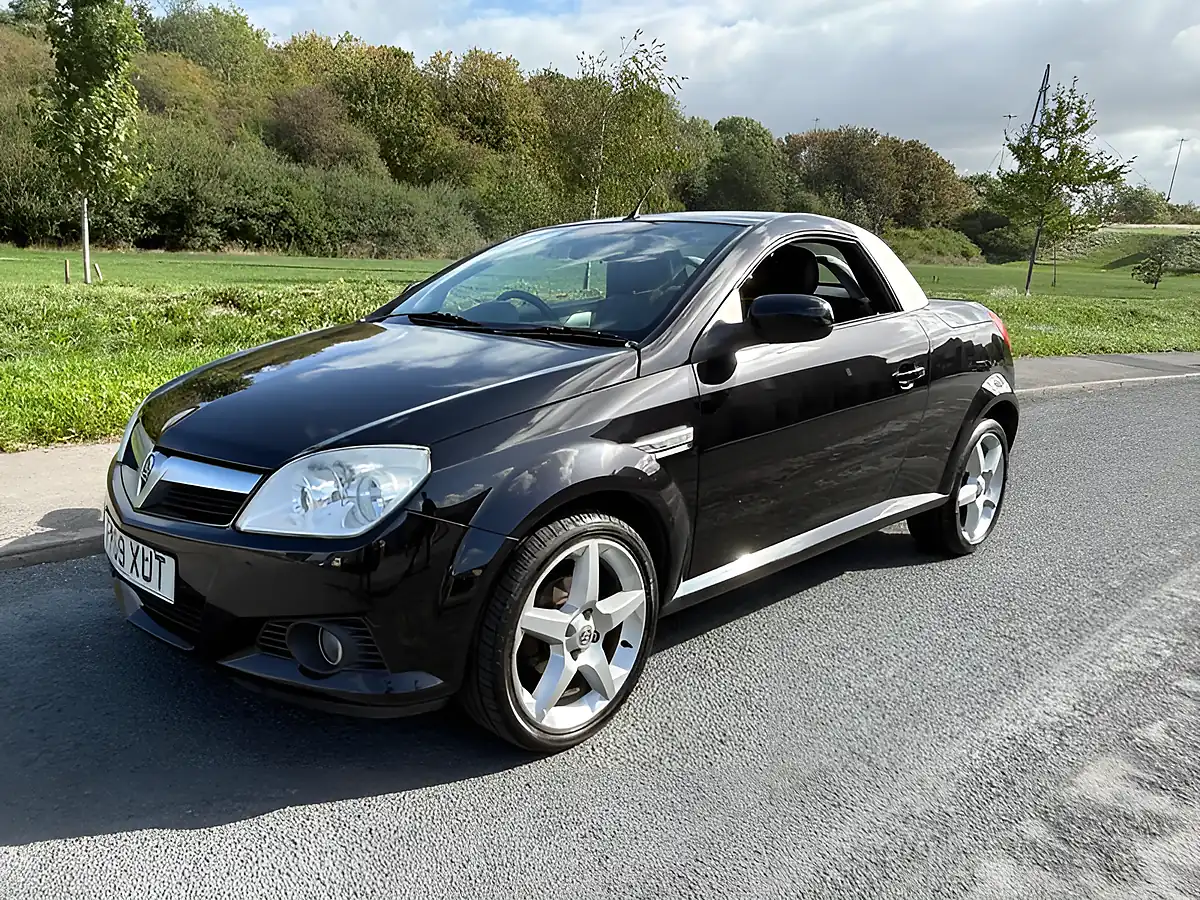 Used 2009 Vauxhall Tigra Exclusiv Black - Interior and Exterior details 11