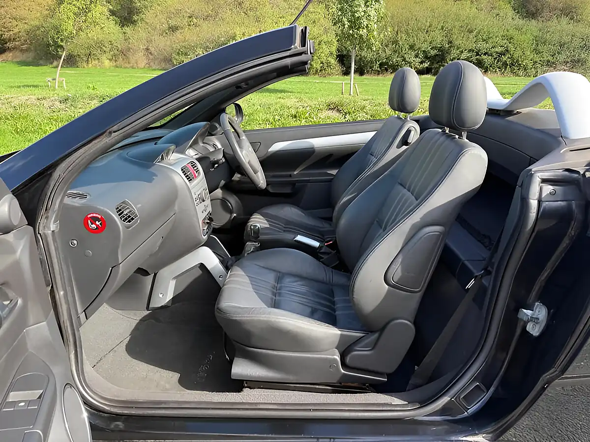 Used 2009 Vauxhall Tigra Exclusiv Black - Interior and Exterior details 12