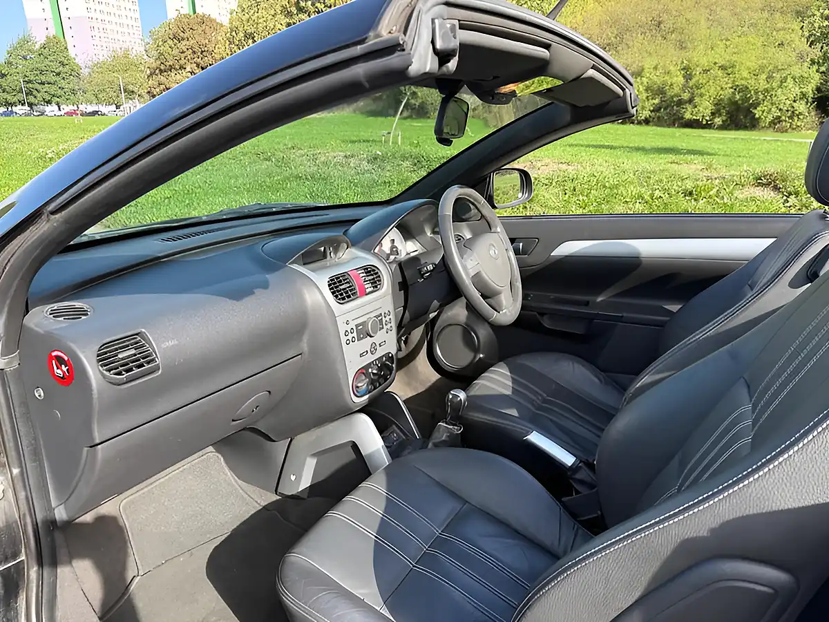 Used 2009 Vauxhall Tigra Exclusiv Black - Interior and Exterior details 13
