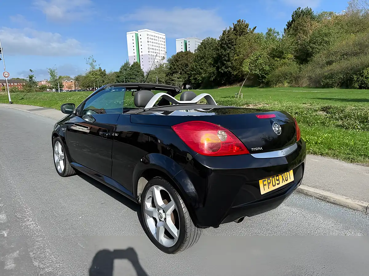 Used 2009 Vauxhall Tigra Exclusiv Black - Interior and Exterior details 3