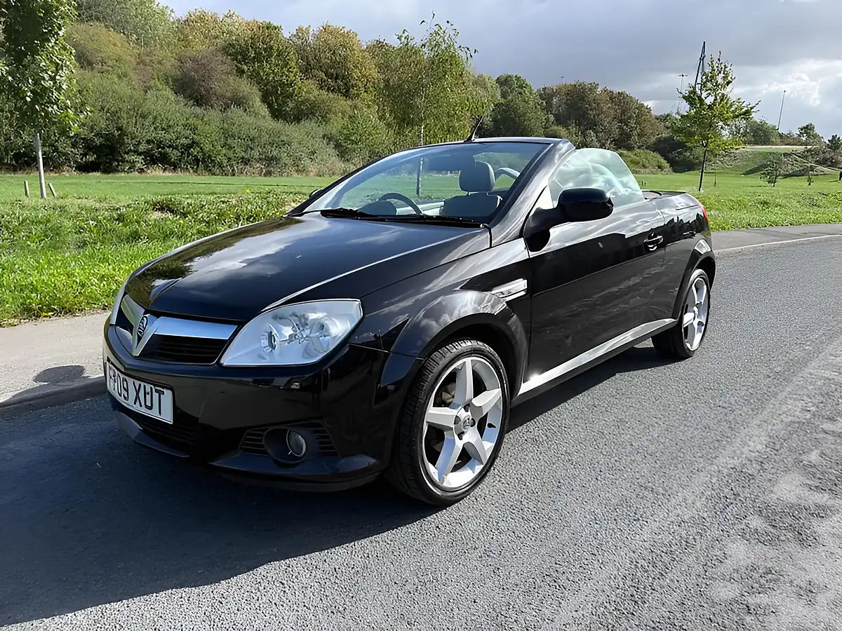 Used 2009 Vauxhall Tigra Exclusiv Black - Interior and Exterior details 5