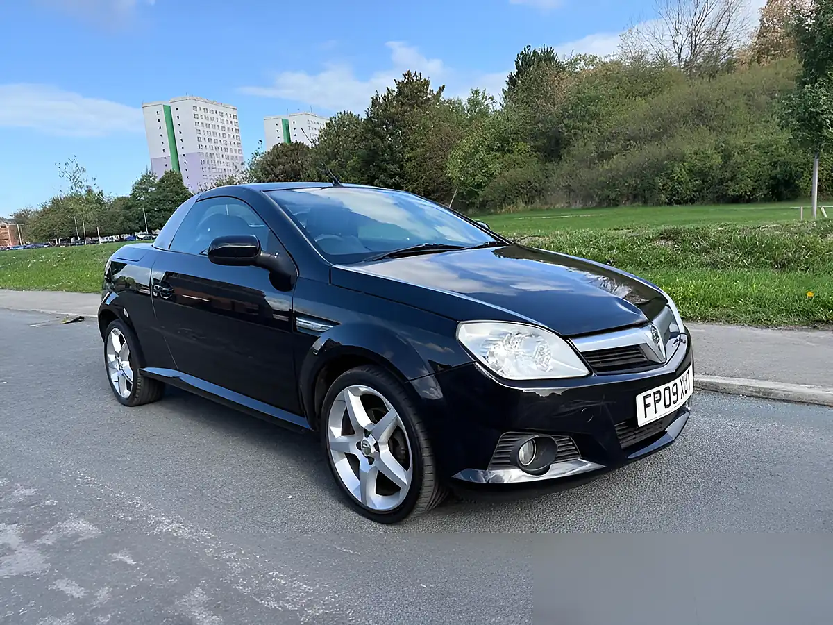 Used 2009 Vauxhall Tigra Exclusiv Black - Interior and Exterior details 6
