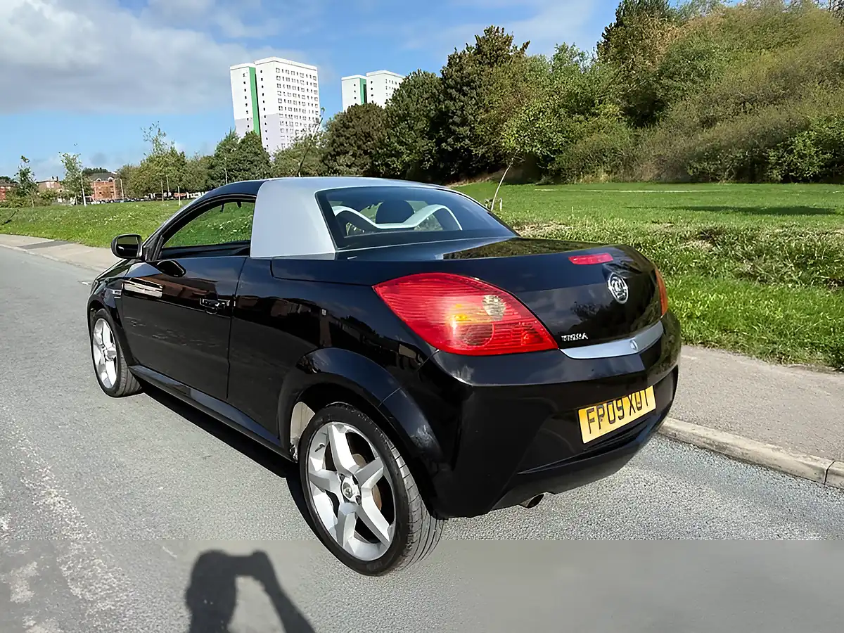 Used 2009 Vauxhall Tigra Exclusiv Black - Interior and Exterior details 9