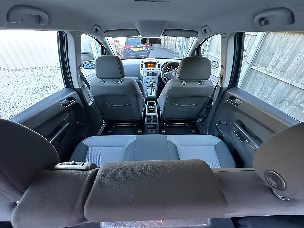Used 2009 Vauxhall Zafira Exclusiv Blue - Interior and Exterior details 16