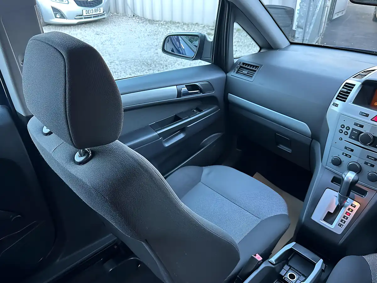 Used 2009 Vauxhall Zafira Exclusiv Blue - Interior and Exterior details 3