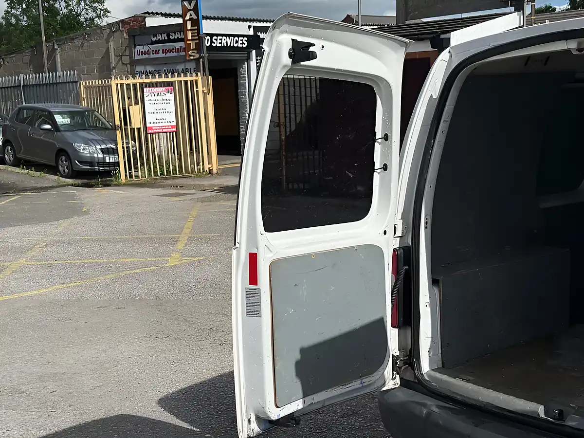 Used 2009 Volkswagen Caddy C20 White - Interior and Exterior details 13