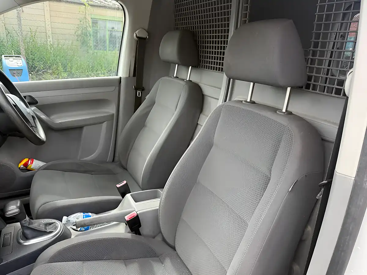 Used 2009 Volkswagen Caddy C20 White - Interior and Exterior details 15