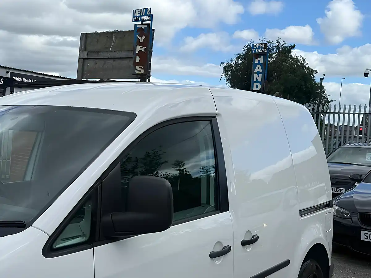 Used 2009 Volkswagen Caddy C20 White - Interior and Exterior details 7