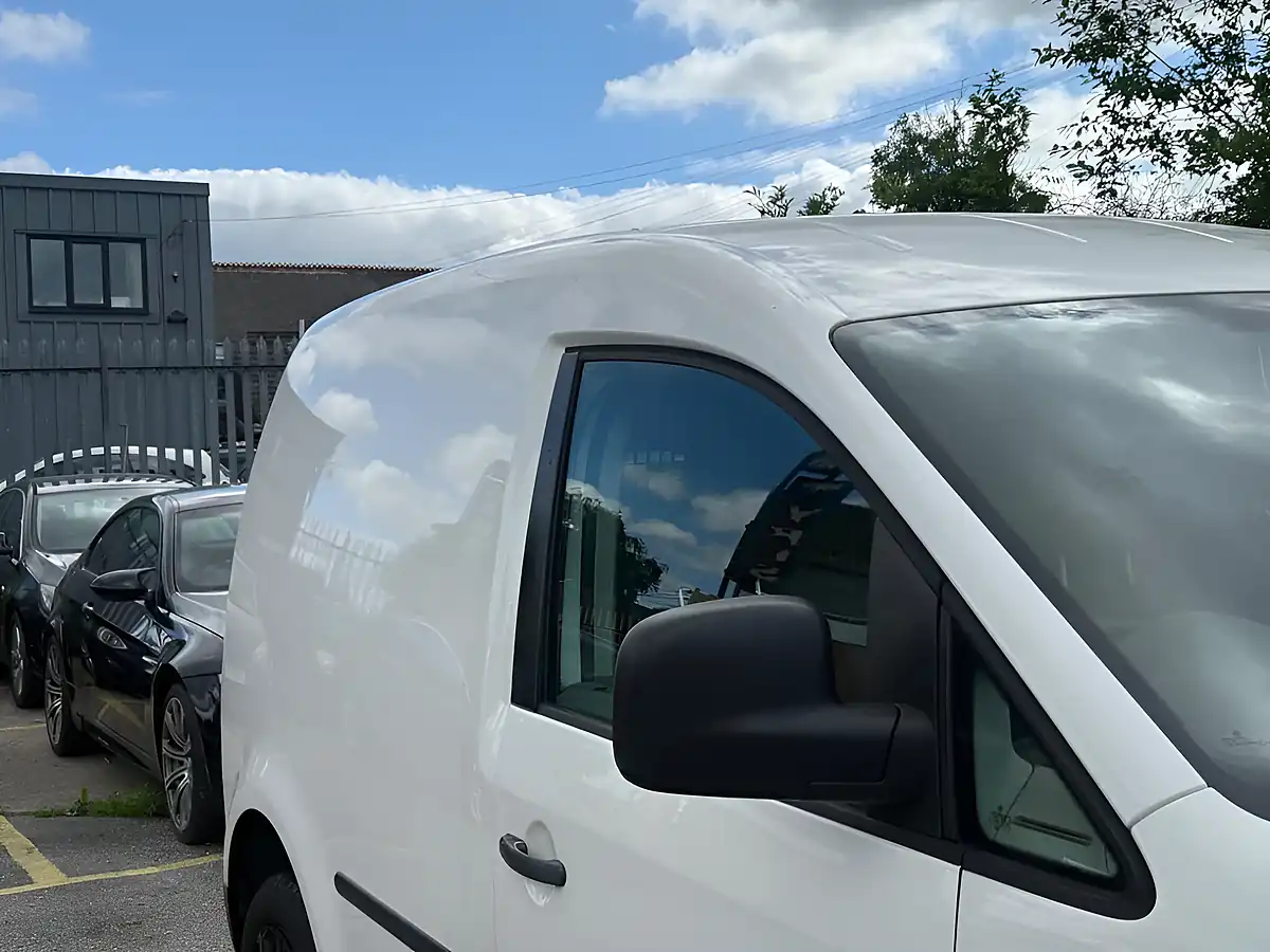 Used 2009 Volkswagen Caddy C20 White - Interior and Exterior details 8