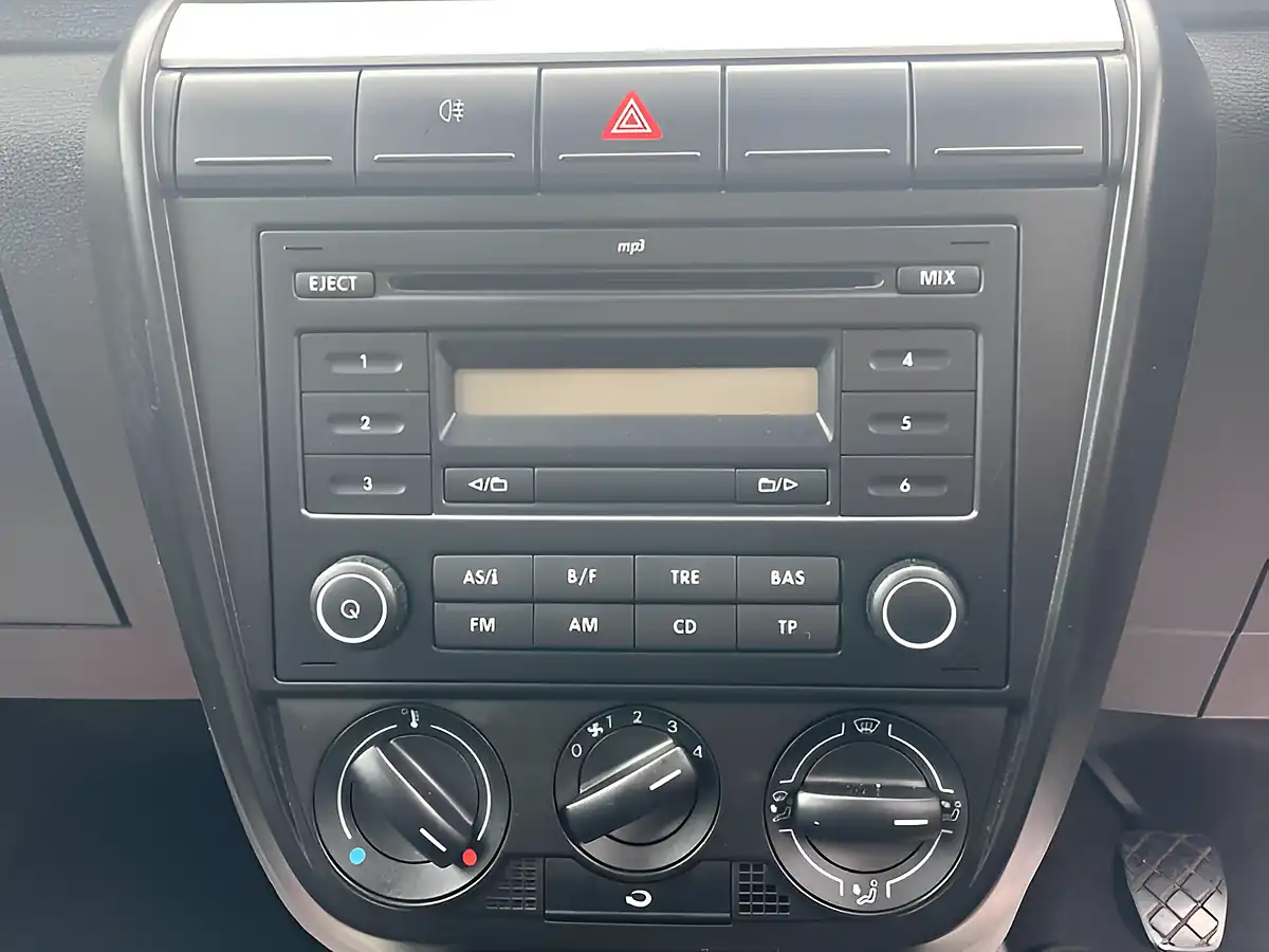 Used 2009 Volkswagen Fox Euro 4 Red - Interior and Exterior details 11