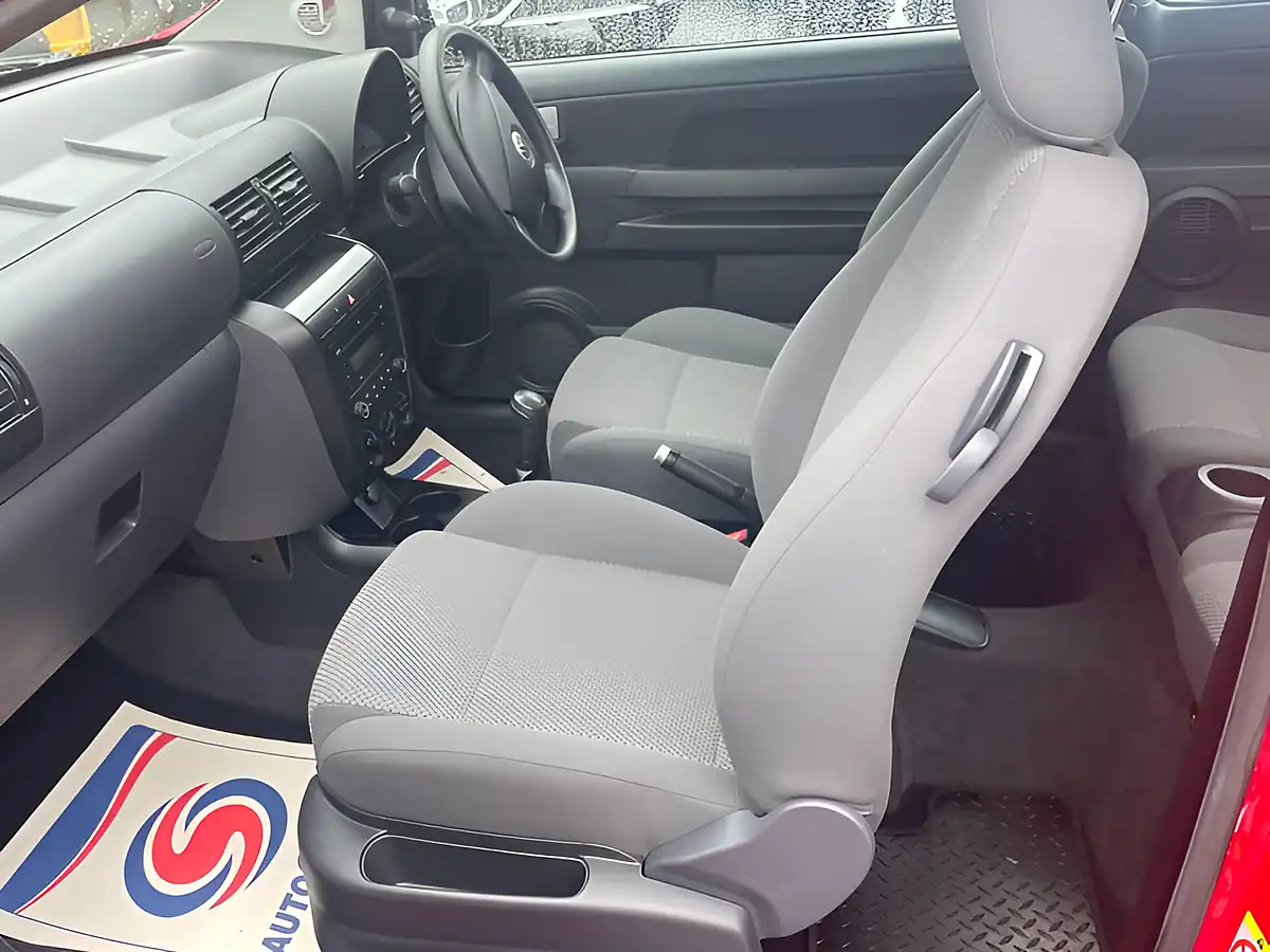 Used 2009 Volkswagen Fox Euro 4 Red - Interior and Exterior details 12