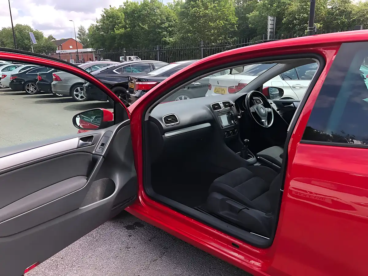 Used 2009 Volkswagen Golf GT Red - Interior and Exterior details 9