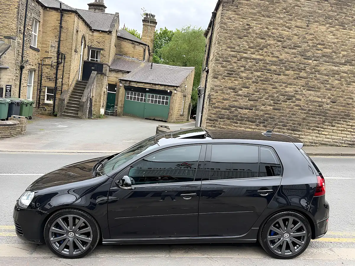 Used 2009 Volkswagen Golf R32 Black - Interior and Exterior details 11