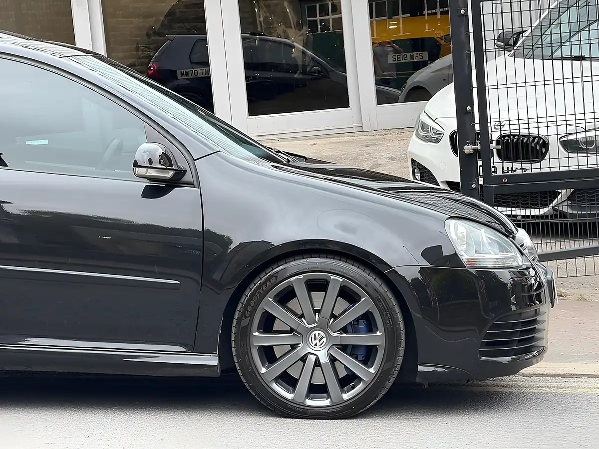 Used 2009 Volkswagen Golf R32 Black - Interior and Exterior details 15
