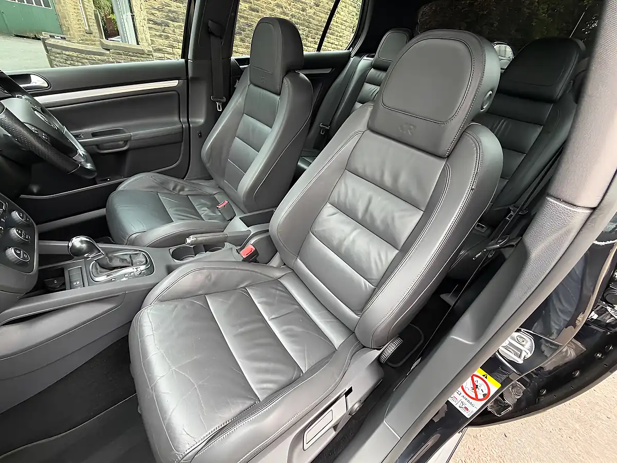 Used 2009 Volkswagen Golf R32 Black - Interior and Exterior details 17