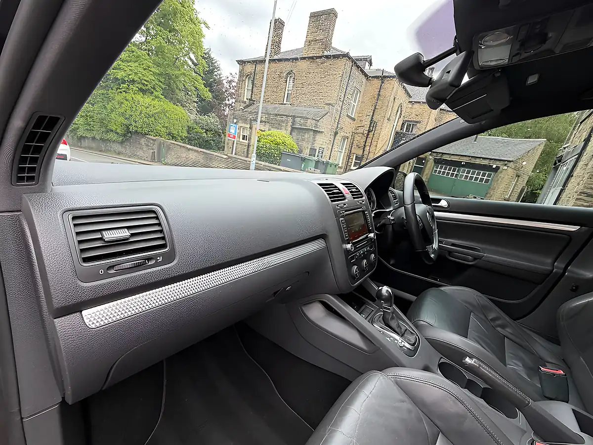 Used 2009 Volkswagen Golf R32 Black - Interior and Exterior details 18