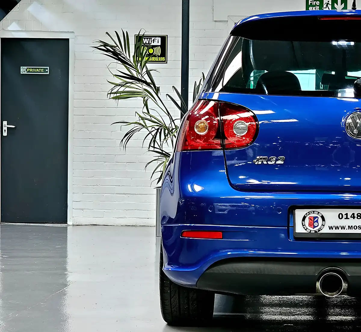 Used 2009 Volkswagen Golf R32 Blue - Interior and Exterior details 9