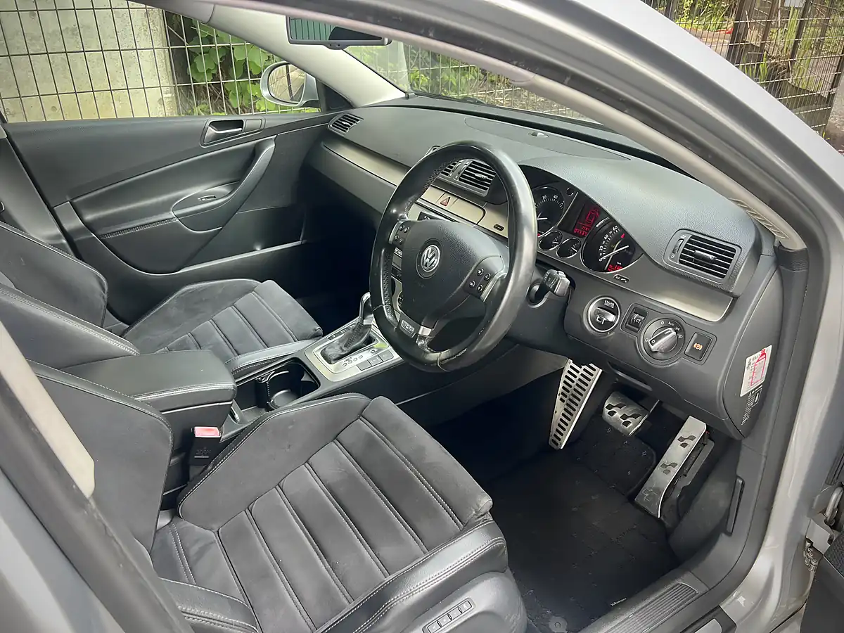 Used 2009 Volkswagen Passat Estate Silver - Interior and Exterior details 13