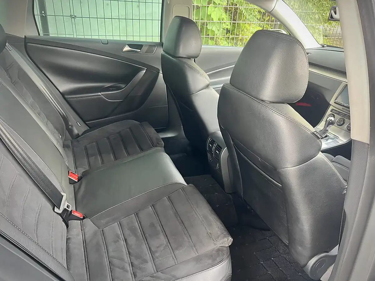 Used 2009 Volkswagen Passat Estate Silver - Interior and Exterior details 16