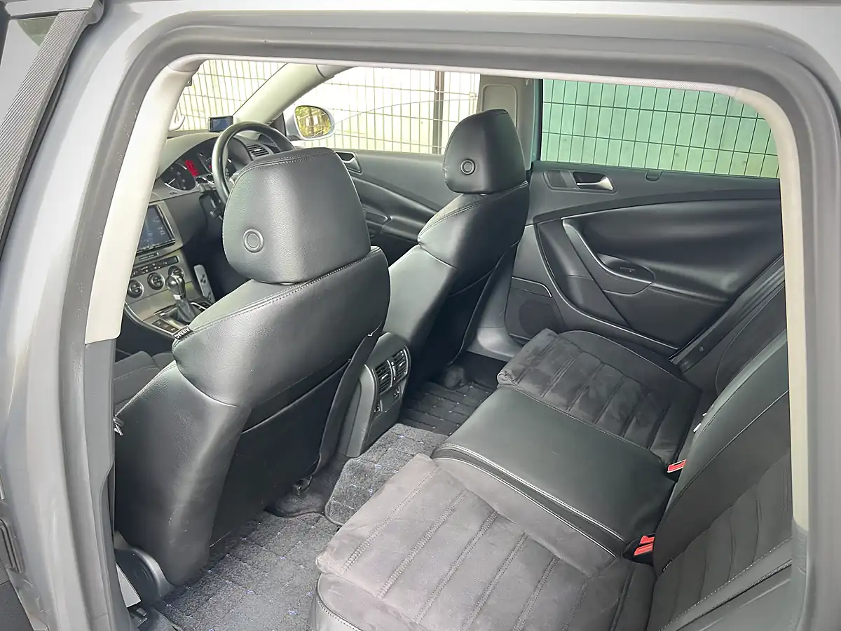 Used 2009 Volkswagen Passat Estate Silver - Interior and Exterior details 18