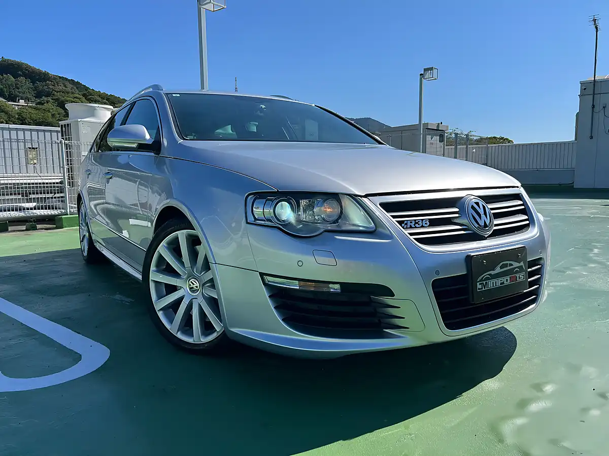 Used 2009 Volkswagen Passat Estate Silver - Front View