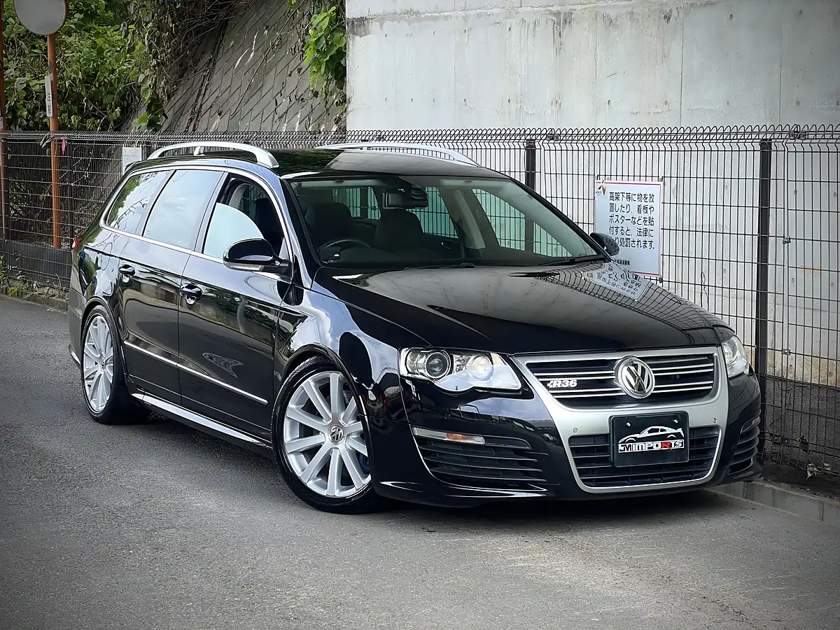 Used 2009 Volkswagen Passat R36 Black - Front View