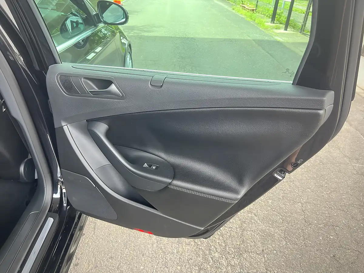 Used 2009 Volkswagen Passat R36 Black - Interior and Exterior details 16