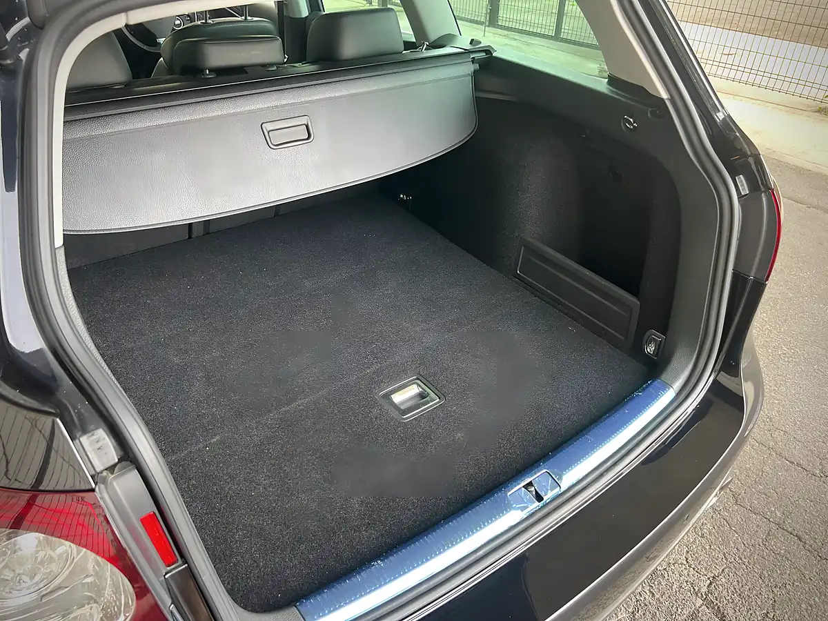 Used 2009 Volkswagen Passat R36 Black - Interior and Exterior details 17