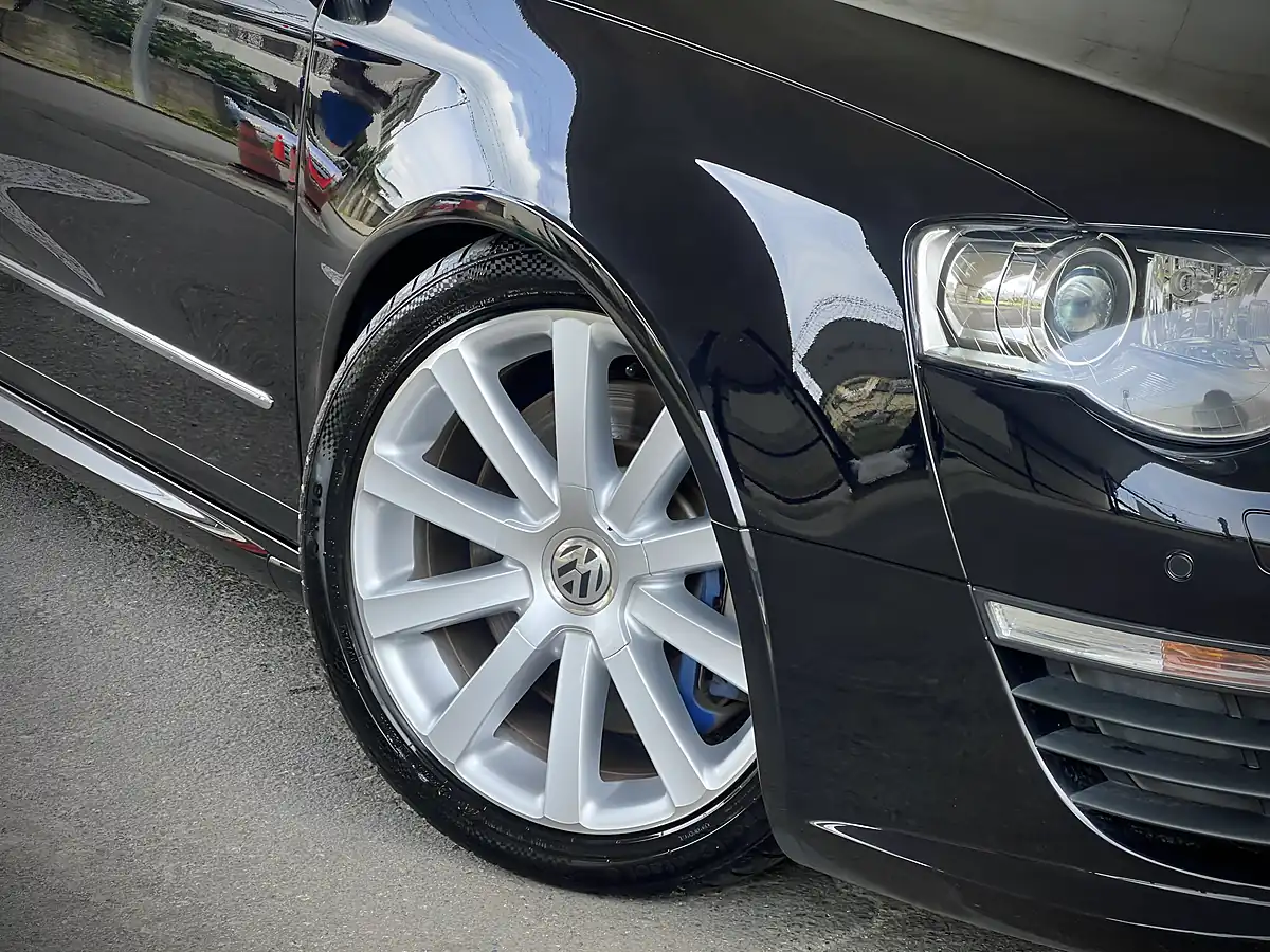 Used 2009 Volkswagen Passat R36 Black - Interior and Exterior details 3