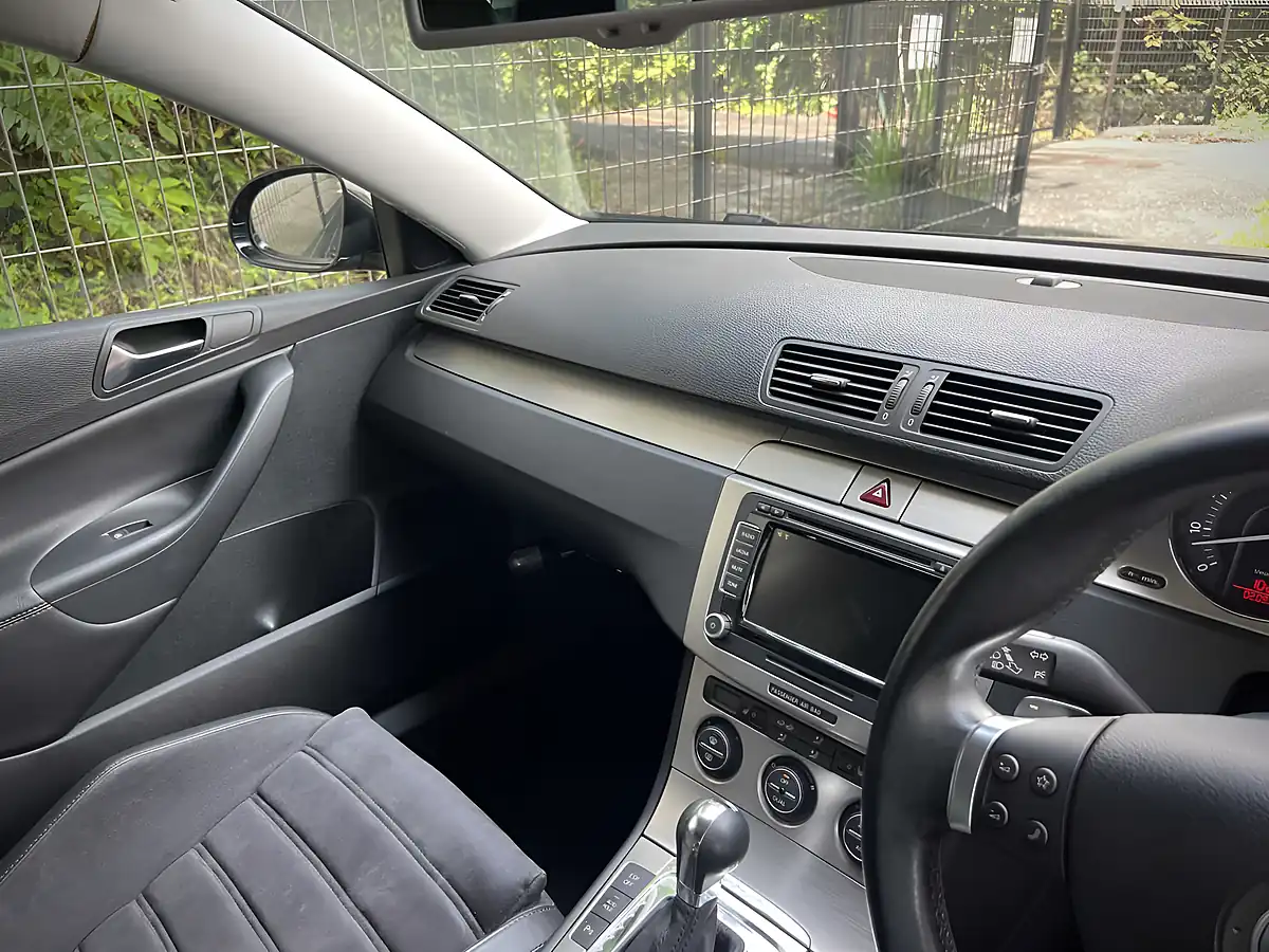 Used 2009 Volkswagen Passat R36 Black - Interior and Exterior details 13