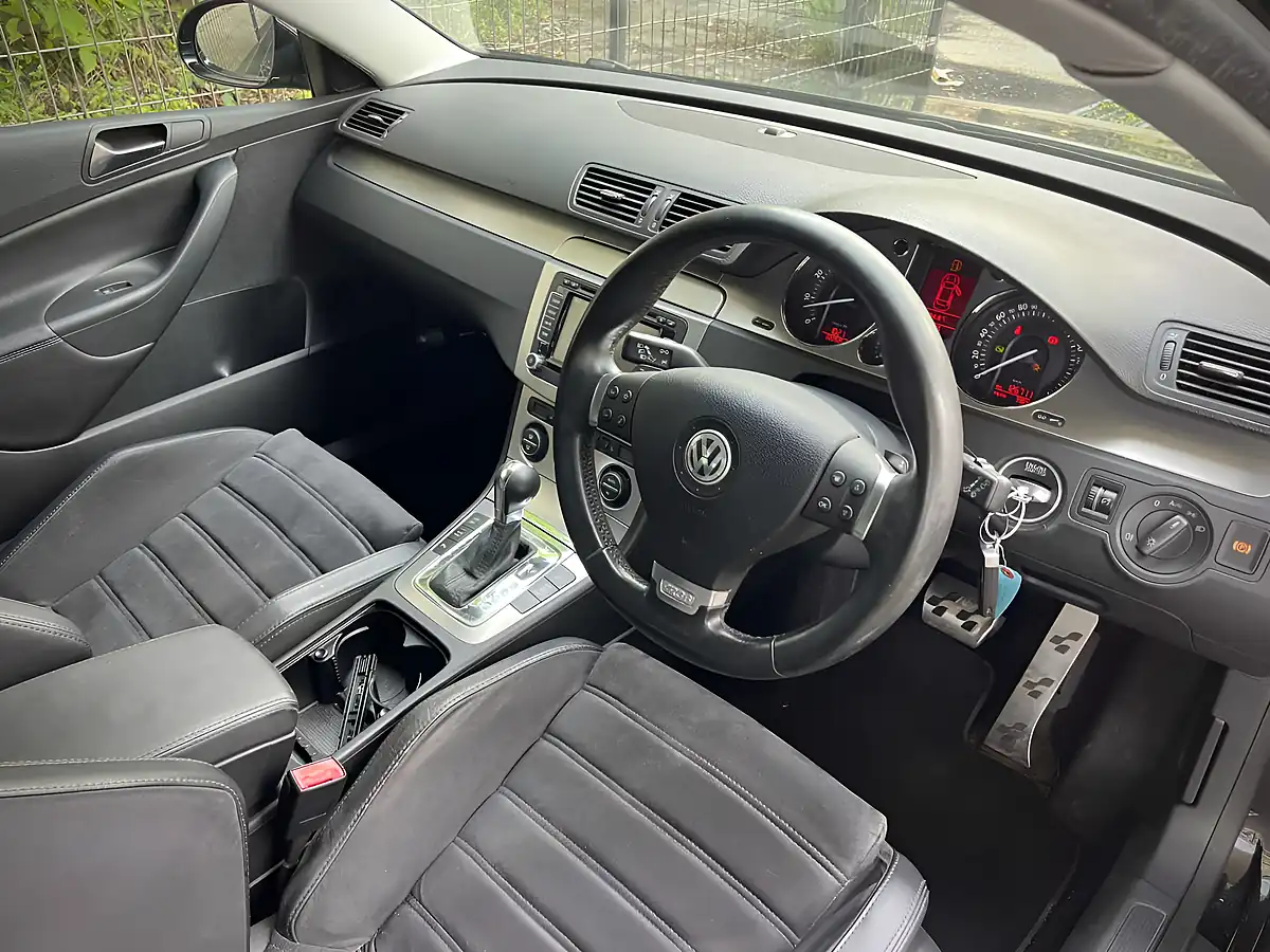 Used 2009 Volkswagen Passat R36 Black - Interior and Exterior details 14