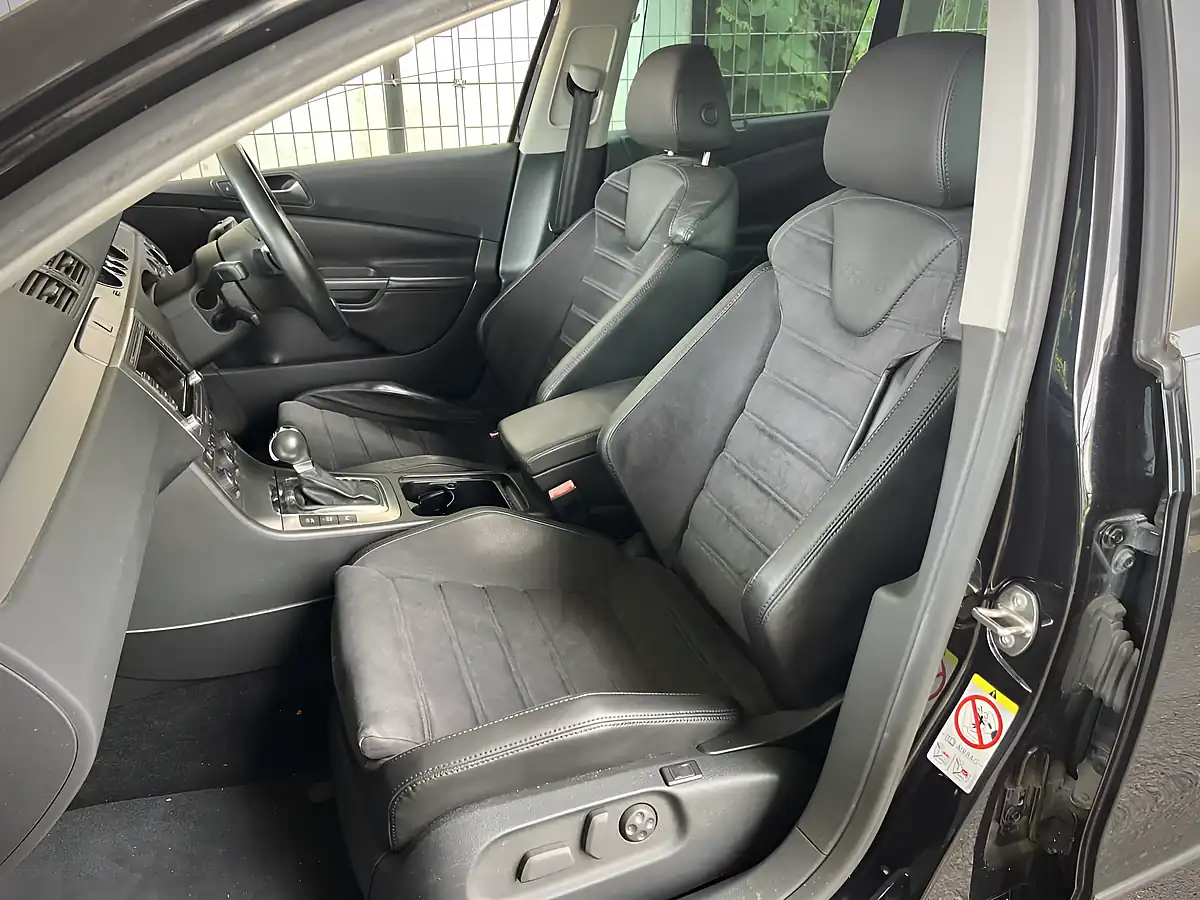 Used 2009 Volkswagen Passat R36 Black - Interior and Exterior details 16