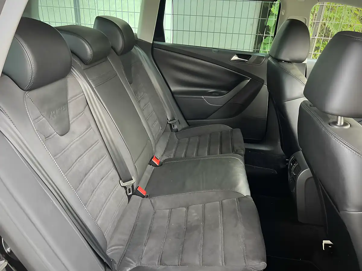 Used 2009 Volkswagen Passat R36 Black - Interior and Exterior details 17