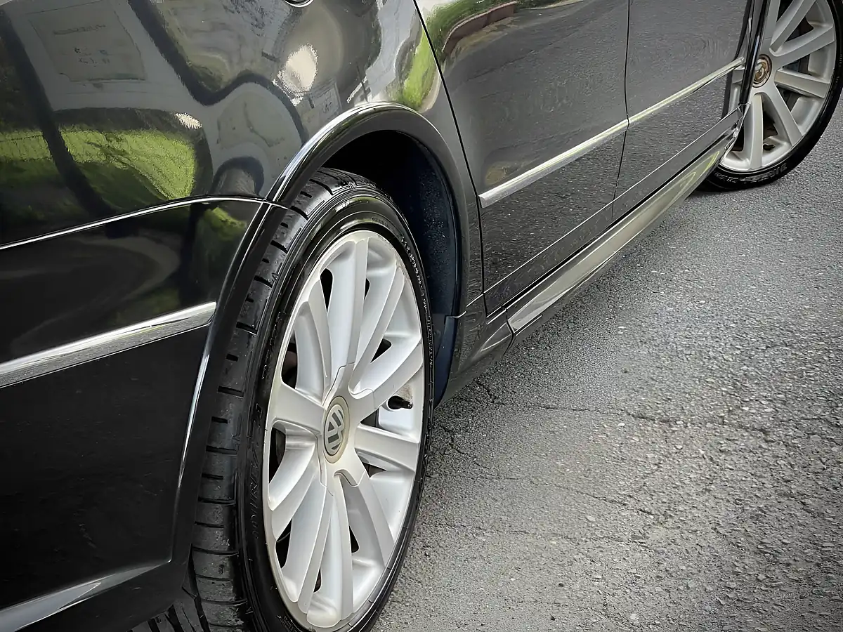 Used 2009 Volkswagen Passat R36 Black - Interior and Exterior details 5