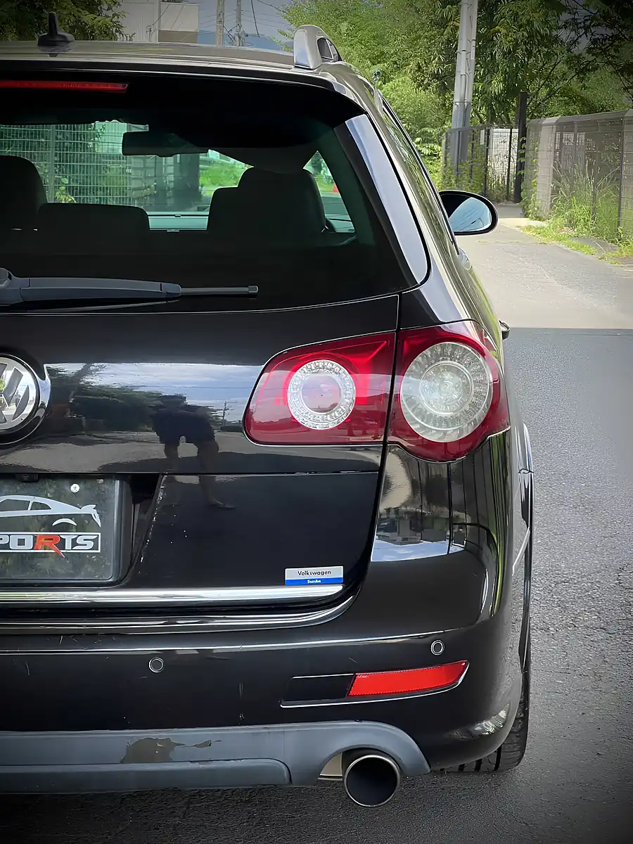 Used 2009 Volkswagen Passat R36 Black - Interior and Exterior details 9