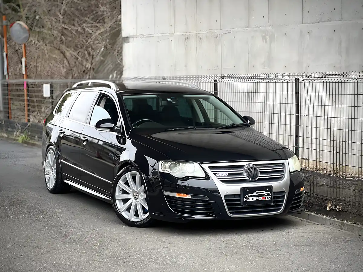 Used 2009 Volkswagen Passat R36 Black - Front View